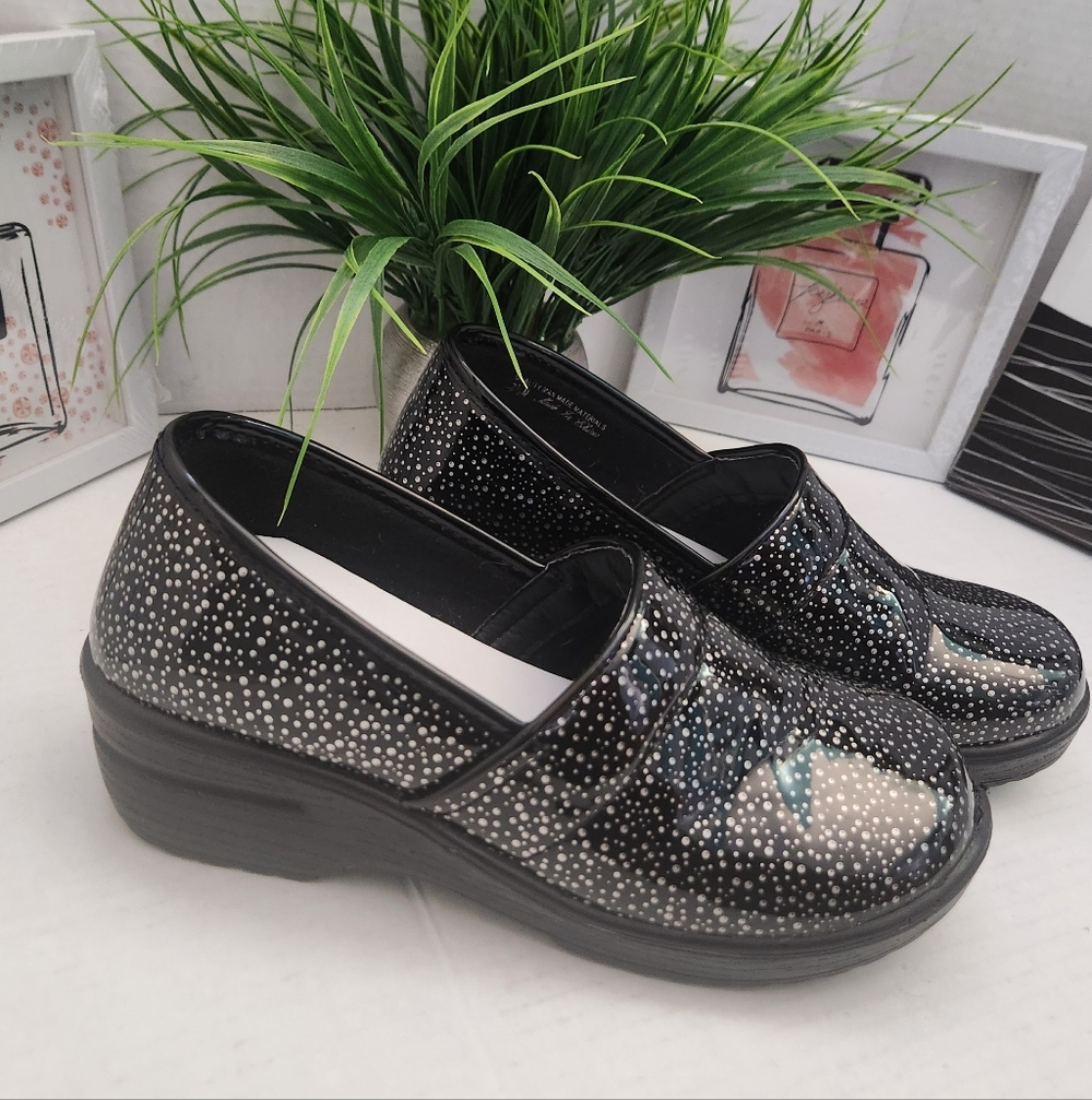 Nursing Shoes Women's Size 7.5M Stylish Black & Silver Clogs Style